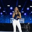 MAISON DE STARS Laury Thilleman : Sa maison "les pieds dans l'eau" sur la côte basque aménagée avec amour