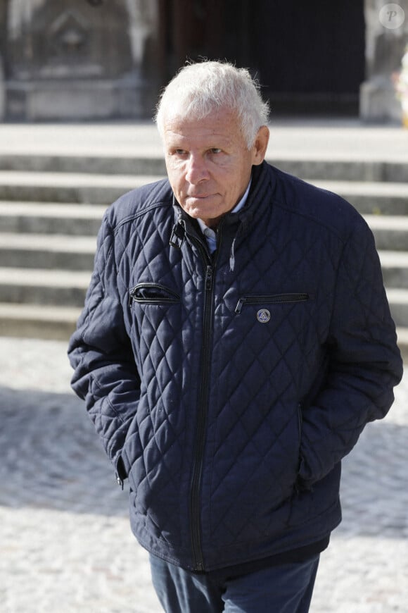 Patrick Poivre d'Arvor (PPDA) - Sorties des obsèques de Etienne Mougeotte en l'église Saint-François-Xavier à Paris. Le 13 octobre 2021 © Jacovides-Clovis / Bestimage