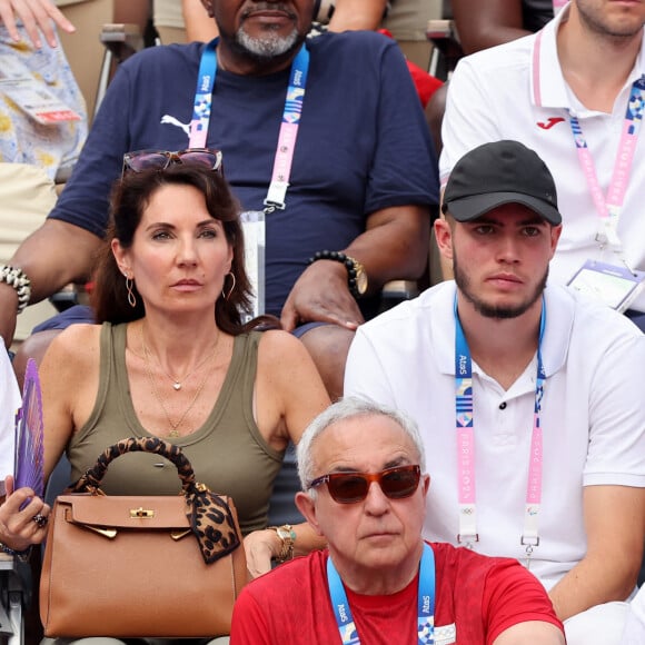 Zinedine Zidane avec sa femme Véronique et leur fils Théo assistent à la victoire de Rafael Nadal et Carlos Alcaraz face à T. Griekspoor et W. Koolhof lors des Jeux Olympiques de Paris2024 (JO) le 30 juillet 2024. © Jacovides-Perusseau/Bestimage 