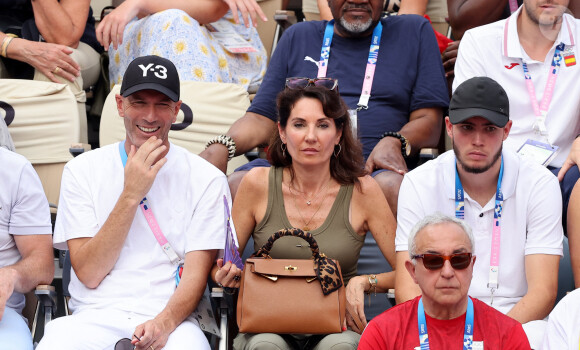 Zinedine Zidane et Véronique étaient également accompagnés d'un de leurs fils prénommé Théo.
Zinedine Zidane avec sa femme Véronique et leur fils Théo - Célébrités assistent à la victoire de Rafael Nadal et Carlos Alcaraz face à T. Griekspoor et W. Koolhof lors des Jeux Olympiques de Paris2024 (JO) le 30 juillet 2024. © Jacovides-Perusseau/Bestimage 