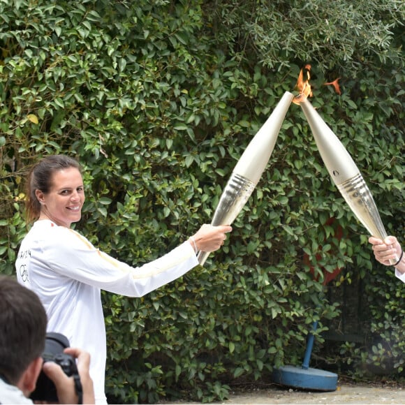 L'ancienne nageuse, Laure Manaudou est la première relayeuse française de la flamme olympique peu de temps après la cérémonie d'allumage sur le site antique d'Olympie, Grèce, le 16 avril 2024. © Intime/Panoramic/Bestimage