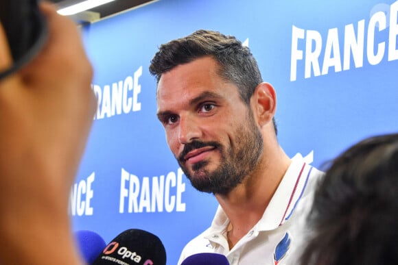 Florent Manaudou en conférence de presse de l'équipe de France de Natation au Club France porte de la Villette pour les Jeux Olympiques (JO) de Paris 2024, à Paris, France, le 25 juillet 2024. © Alexandre Fay/PixPlanete/Bestimage