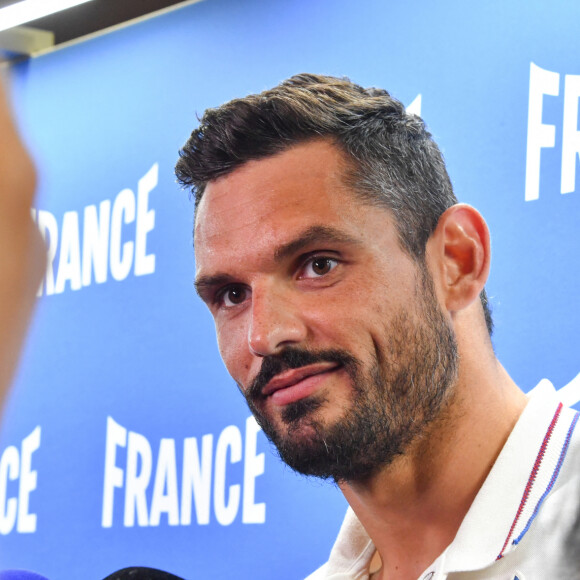 Florent Manaudou en conférence de presse de l'équipe de France de Natation au Club France porte de la Villette pour les Jeux Olympiques (JO) de Paris 2024, à Paris, France, le 25 juillet 2024. © Alexandre Fay/PixPlanete/Bestimage