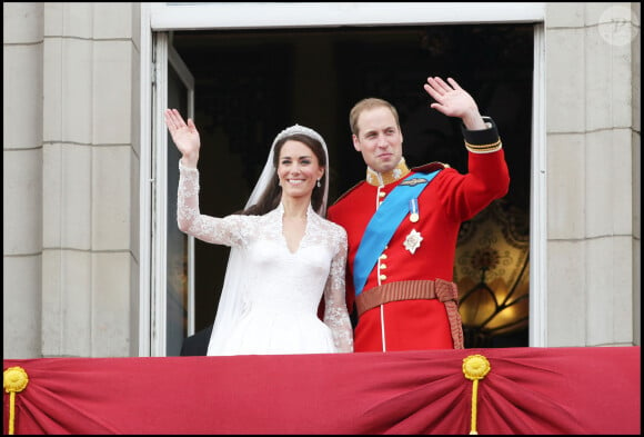 Star du journal télévisé de la BBC, Huw Edwards avait couvert le mariage du prince William avec Kate Middleton, celui du prince Harry et de Meghan Markle et les obsèques d'Elizabeth II.
Archives : Mariage de Kate et du prince William