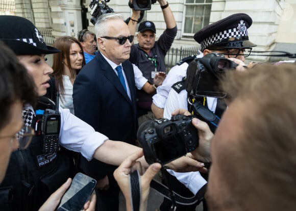 Il a ainsi plaidé coupable de "réalisation d'images indécentes d'enfants" ce mercredi 31 juillet lors d'une audience préliminaire au tribunal de Westminster Magistrates à Londres.
Huw Edwards, l'ancien présentateur de la BBC, à la sortie du tribunal de Westminster à Londres, après avoir plaidé coupable dans une affaire de pédopornographie. Le 31 juillet 2024 © Cover Images / Zuma Press / Bestimage 