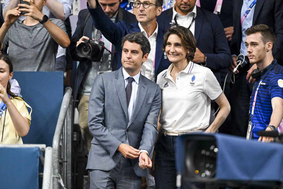 Photo : Gabriel Attal retrouve le sourire auprès d'une célèbre ministre ! Gabriel Attal et Amélie Oudéa-Castéra - Les célébrités assistent à la victoire du français Félix Lebrun en quart de finale