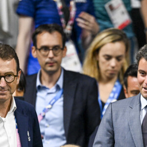 Gilles Erb, Félix Lebrun, Gabriel Attal et Amélie Oudéa-Castéra - Les célébrités assistent à la victoire du français Félix Lebrun en quart de finale des épreuves de tennis de table lors des Jeux Olympiques de Paris 2024 (JO) à l'Arena Paris Sud, à Paris, France, le 1er août 2024. © Jacovides-Perusseau/Bestimage 