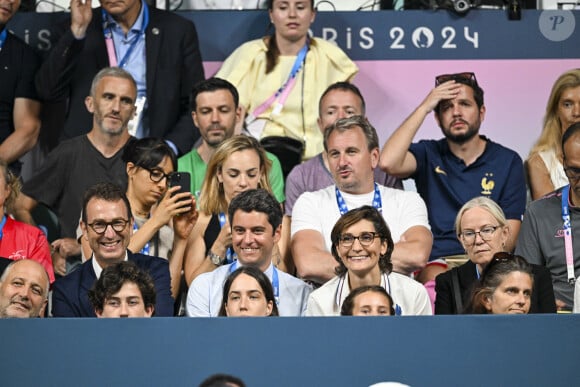 Lors de la victoire du français Félix Lebrun en quart de finale des épreuves de tennis de table 
Gilles Erb, Gabriel Attal et Amélie Oudéa-Castéra - Les célébrités assistent à la victoire du français Félix Lebrun en quart de finale des épreuves de tennis de table lors des Jeux Olympiques de Paris 2024 (JO) à l'Arena Paris Sud, à Paris, France, le 1er août 2024. © Jacovides-Perusseau/Bestimage 