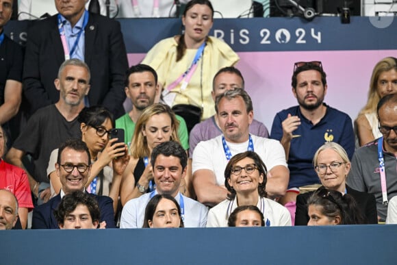 Gilles Erb, Gabriel Attal et Amélie Oudéa-Castéra - Les célébrités assistent à la victoire du français Félix Lebrun en quart de finale des épreuves de tennis de table lors des Jeux Olympiques de Paris 2024 (JO) à l'Arena Paris Sud, à Paris, France, le 1er août 2024. © Jacovides-Perusseau/Bestimage 