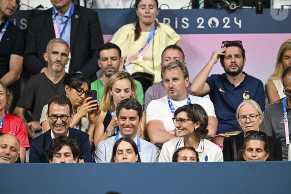 Gilles Erb, Gabriel Attal et Amélie Oudéa-Castéra - Les célébrités assistent à la victoire du français Félix Lebrun en quart de finale des épreuves de tennis de table lors des Jeux Olympiques de Paris 2024 (JO) à l'Arena Paris Sud, à Paris, France, le 1er août 2024. © Jacovides-Perusseau/Bestimage 