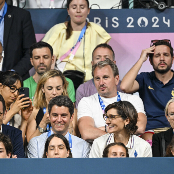 Gilles Erb, Gabriel Attal et Amélie Oudéa-Castéra - Les célébrités assistent à la victoire du français Félix Lebrun en quart de finale des épreuves de tennis de table lors des Jeux Olympiques de Paris 2024 (JO) à l'Arena Paris Sud, à Paris, France, le 1er août 2024. © Jacovides-Perusseau/Bestimage 