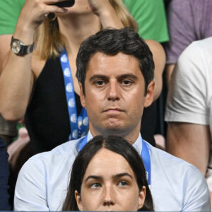 Le Premier ministre en avait bien besoin
Gilles Erb, Gabriel Attal et Amélie Oudéa-Castéra - Les célébrités assistent à la victoire du français Félix Lebrun en quart de finale des épreuves de tennis de table lors des Jeux Olympiques de Paris 2024 (JO) à l'Arena Paris Sud, à Paris, France, le 1er août 2024. © Jacovides-Perusseau/Bestimage 