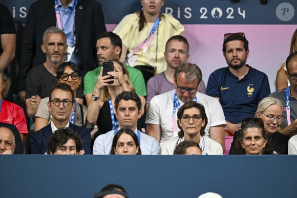 Le Premier ministre en avait bien besoin
Gilles Erb, Gabriel Attal et Amélie Oudéa-Castéra - Les célébrités assistent à la victoire du français Félix Lebrun en quart de finale des épreuves de tennis de table lors des Jeux Olympiques de Paris 2024 (JO) à l'Arena Paris Sud, à Paris, France, le 1er août 2024. © Jacovides-Perusseau/Bestimage 