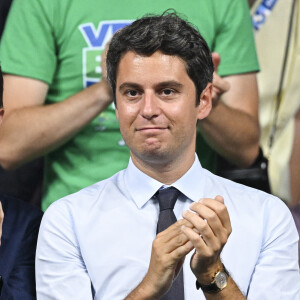 Gabriel Attal retrouve le sourire auprès d'une célèbre ministre !
Gabriel Attal - Les célébrités assistent à la victoire du français Félix Lebrun en quart de finale des épreuves de tennis de table lors des Jeux Olympiques de Paris  à l'Arena Paris Sud, à Paris. © Jacovides-Perusseau/Bestimage 