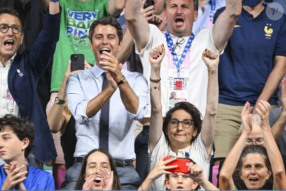 Gilles Erb, Gabriel Attal et Amélie Oudéa-Castéra - Les célébrités assistent à la victoire du français Félix Lebrun en quart de finale des épreuves de tennis de table lors des Jeux Olympiques de Paris 2024 (JO) à l'Arena Paris Sud, à Paris, France, le 1er août 2024. © Jacovides-Perusseau/Bestimage 