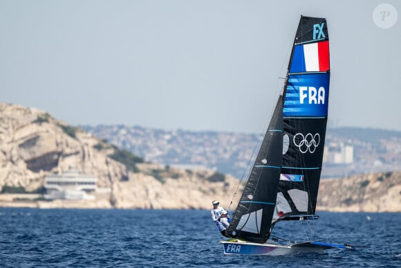 C'est la belle histoire de ces JO !
Sarah Steyaert et Charline Picon de France participent à la course à la médaille en skiff féminin - 49er FX lors de la septième journée des Jeux Olympiques de Paris à Marseille, France. © Petter Arvidson/Bildbyran via ZUMA Press/Bestimage