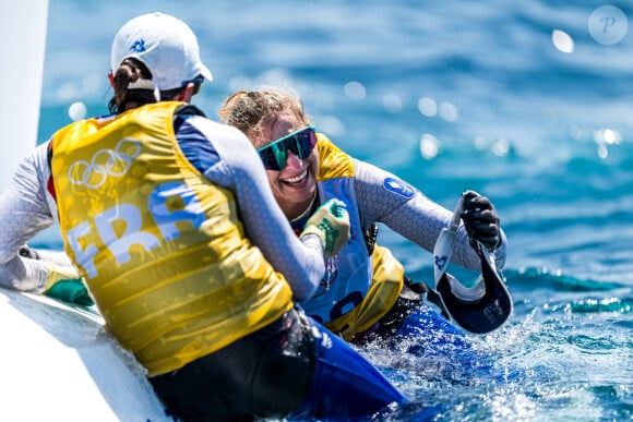 Sarah Steyaert et Charline Picon de France célèbrent après avoir participé à la course à la médaille en skiff féminin - 49er FX lors de la septième journée des Jeux Olympiques de Paris 2024, le 2 août 2024 à Marseille, France. © Petter Arvidson/Bildbyran via ZUMA Press/Bestimage