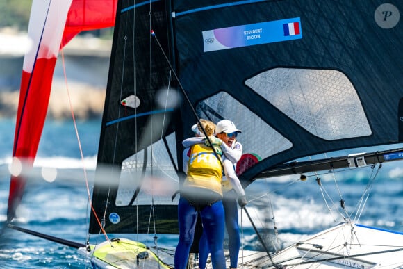 Sarah Steyaert et Charline Picon de France célèbrent après avoir participé à la course à la médaille en skiff féminin - 49er FX lors de la septième journée des Jeux Olympiques de Paris 2024, le 2 août 2024 à Marseille, France. © Petter Arvidson/Bildbyran via ZUMA Press/Bestimage