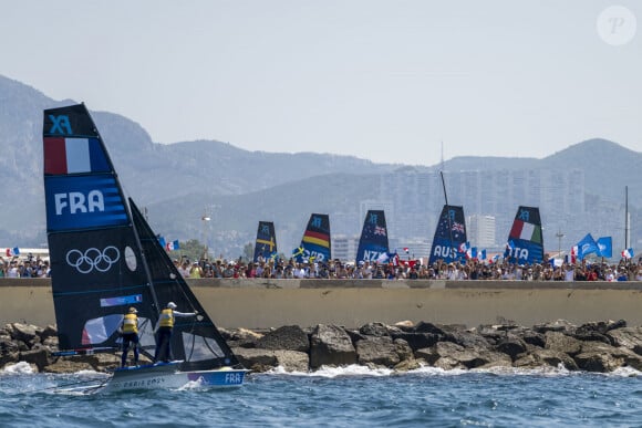 Sarah Steyaert et Charline Picon de France participent à la course à la médaille en skiff féminin - 49er FX lors de la septième journée des Jeux Olympiques de Paris 2024, le 2 août 2024 à Marseille, France. © Petter Arvidson/Bildbyran via ZUMA Press/Bestimage