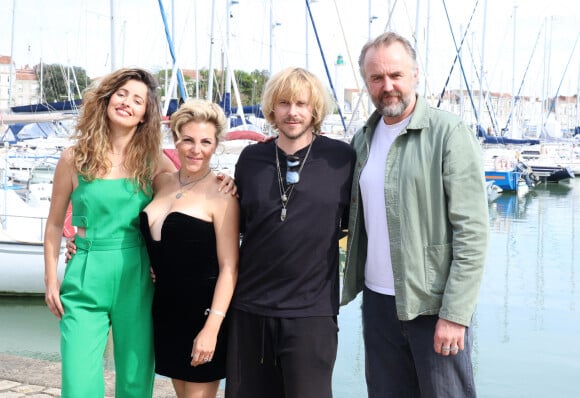 Baya Rehaz, Anne-Elisabeth Blateau, Jean-Baptiste Shelmerdine et Yannik Mazzilli lors du photocall de la série "Mère indigne" de la 25ème édition du Festival de la fiction de La Rochelle, le 15 septembre 2023. Denis Guignebourg/BestImage