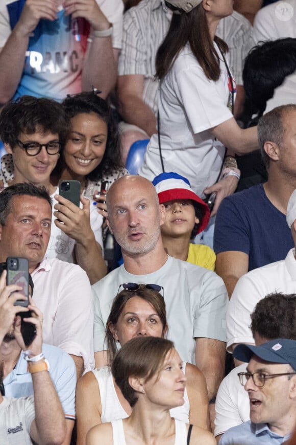 Leïla Kaddour et son compagnon Pierre Guénard témoins de la nouvelle médaille d'or de Teddy Riner.
Leïla Kaddour, son compagnon Pierre Guénard et Thierry Omeyer assistent aux épreuves de judo lors des Jeux Olympiques de Paris 2024 (JO) au Arena Champs de Mars à Paris, France © Jacovides-Perusseau/Bestimage 