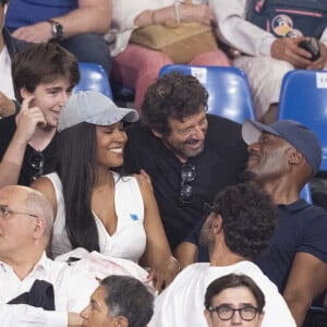 Patrick Bruel, son fils Oscar, Harry Roselmack et sa femme Chrislaine assistent aux épreuves de judo lors des Jeux Olympiques de Paris 2024 (JO) au Arena Champs de Mars à Paris, France, le 2 août 2024. © Jacovides-Perusseau/Bestimage 