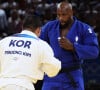 Vendredi 2 août dans le cadre des JO de Paris, le célèbre judoka a battu en finale le Sud-Coréen Kim Min-jong, champion du monde en titre, par ippon à l'Arena Champ de Mars.
2 août 2024, Paris, Ile-De-France, France : Le Français Teddy Riner (bleu) bat le Coréen Kim Min-Jong (blanc) en finale du Judo masculin +100 kg lors de la 7e journée des Jeux Olympiques de Paris 2024 dans l'arène du Champ de Mars à Paris, France (Image de crédit : © Mickael Chavet/ZUMA Press Wire).