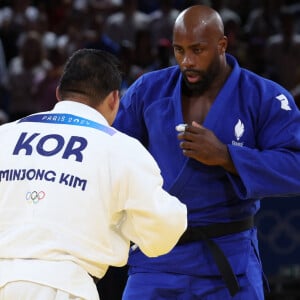 Vendredi 2 août dans le cadre des JO de Paris, le célèbre judoka a battu en finale le Sud-Coréen Kim Min-jong, champion du monde en titre, par ippon à l'Arena Champ de Mars.
2 août 2024, Paris, Ile-De-France, France : Le Français Teddy Riner (bleu) bat le Coréen Kim Min-Jong (blanc) en finale du Judo masculin +100 kg lors de la 7e journée des Jeux Olympiques de Paris 2024 dans l'arène du Champ de Mars à Paris, France (Image de crédit : © Mickael Chavet/ZUMA Press Wire).