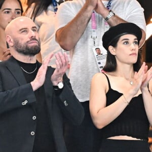 John Travolta et sa fille Ella Bleu assistent aux épreuves de gymnastique lors des Jeux Olympiques de Paris2024 (JO) le 3 aout 2024. © Perusseau-Jacovides-Bestimage 