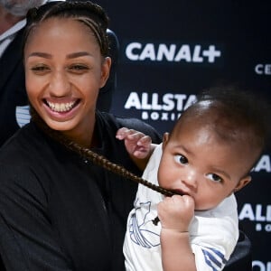 "Joyeux Anniversaire mon fils Ali. 7 ans déjà, ça passe vite pour mon grand garçon. Plein de belles choses à venir" , a écrit Estelle Mossely sur Instagram
Estelle Yoka Mossely et son fils Magomed - Conférence de presse à la veille du combat "La Conquete – Tony Yoka Vs Johann Duhaupas" à Paris La Défense Arena à Nanterre