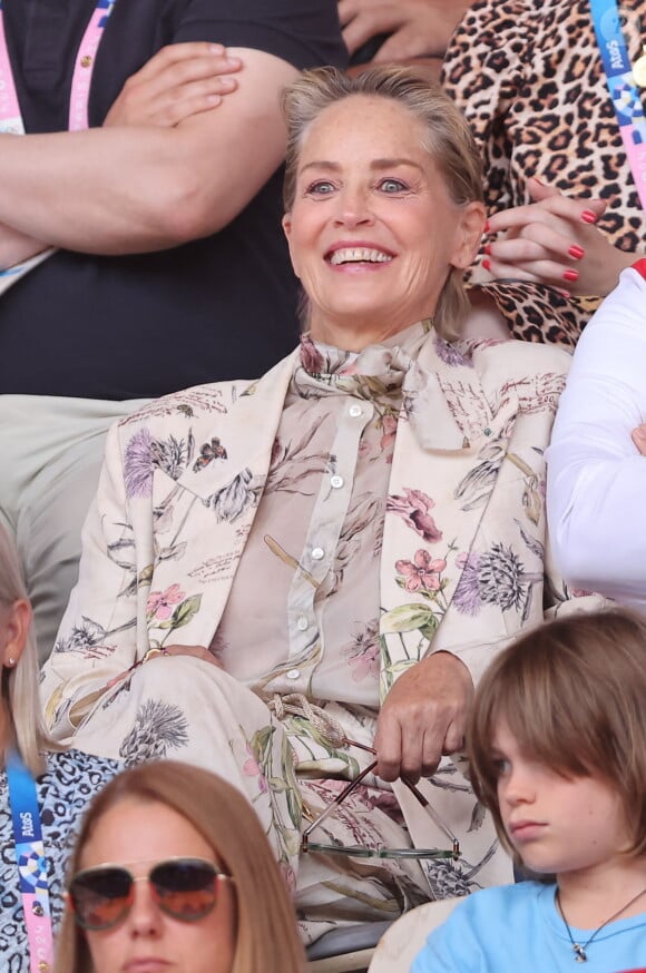 Sharon Stone assiste à la finale de tennis homme entre Djokovic face à Alcaraz à Roland-Garros lors des Jeux Olympiques de Paris2024 (JO) le 4 aout 2024. © Jacovides-Perusseau/Bestimage 