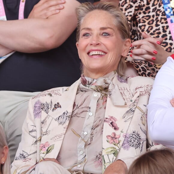 Sharon Stone assiste à la finale de tennis homme entre Djokovic face à Alcaraz à Roland-Garros lors des Jeux Olympiques de Paris2024 (JO) le 4 aout 2024. © Jacovides-Perusseau/Bestimage 