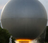 Les athlètes bénéficient d'un centre de santé situé au sein du village olympique
Illustration de la vasque olympique, un ballon éclairé par la flamme olympique, dans le jardin des tuileries, Paris, le 30 juillet 2024. © Stéphane Lemouton / Bestimage 