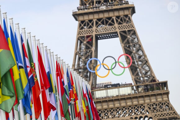 Illustration de la Tour Eiffel aux couleurs des Jeux Olympiques Paris 2024. Le 24 juillet 2024 © Photo News / Panoramic / Bestimage