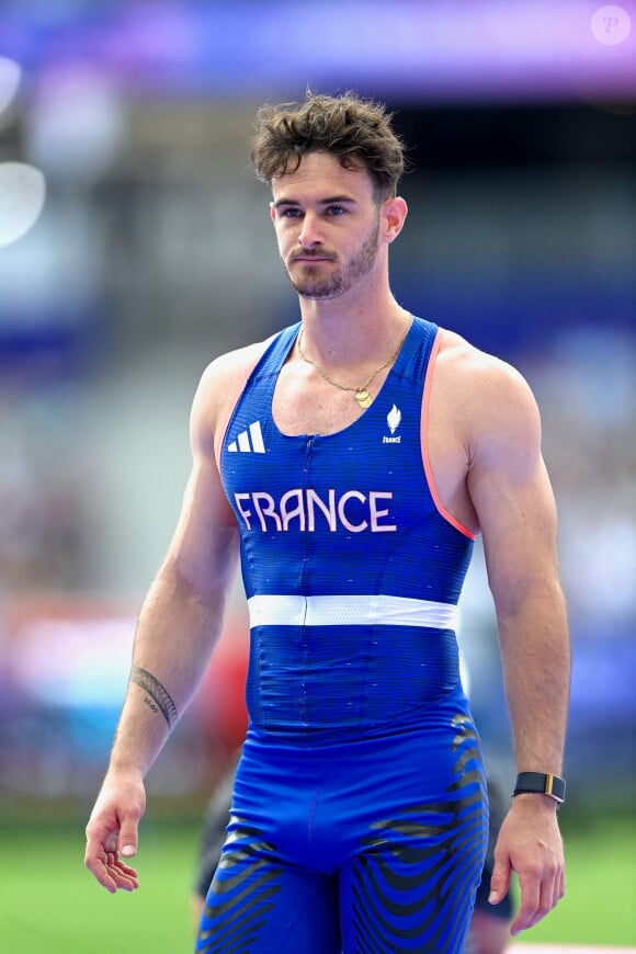 Anthony Ammirati lors des qualifications pour le saut à la perche pendant les Jeux Olympiques de Paris 2024 au Stade de France à Saint Denis, France, le 3 août 2024. Photo par Franck Castel/ABACAPRESS.COM