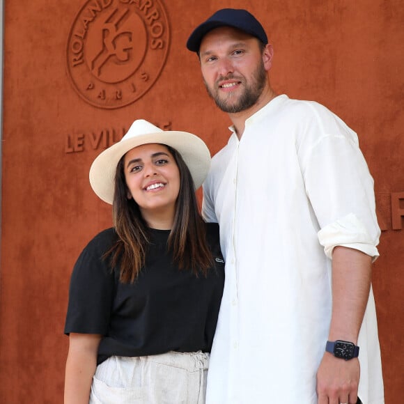 Inés Reg et son ex-compagnon Kevin Debonne au village lors des Internationaux de France de Tennis de Roland Garros à Paris. Le 10 juin 2021 © Dominique Jacovides / Bestimage 