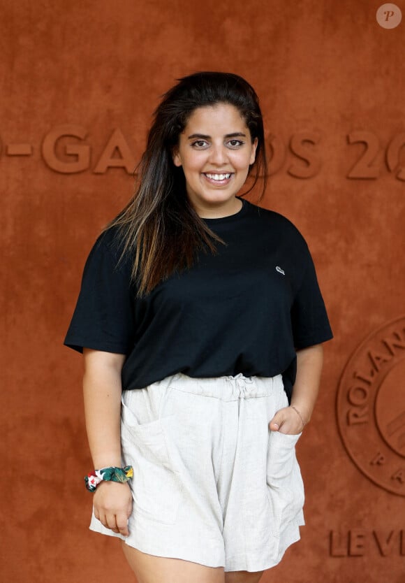 Mais à la surprise générale, la comédienne Inès Reg qu'il connait bien brillera par son absence.
Inés Reg au village lors des Internationaux de France de Tennis de Roland Garros à Paris. Le 10 juin 2021 © Dominique Jacovides / Bestimage 