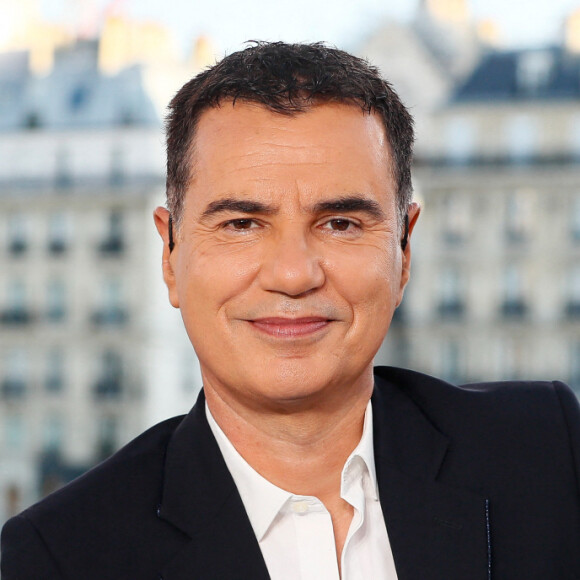 Exclusif - Laurent Luyat - Plateau de l'émission "Paris accueille la flamme Olympique" sur le parvis de l'hôtel de ville à Paris, diffusée en direct sur France 2 en marge du concert de la Place de la République à l'occasion du Relais de la Flamme olympique. © Christophe Clovis / Bestimage 