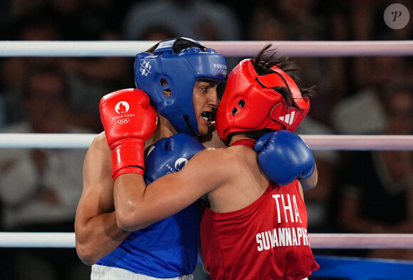 La boxeuse algérienne Imane Khelif se qualifie pour la finale des - de 66 kgs face à la thaïlandaise Janjaem Suwannapheng lors des jeux olympiques Paris 2024 (JO 2024) le 6 août 2024. © Ulrik Pedersen/CSM via ZUMA Press Wire / Bestimage 