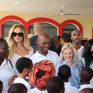 Photographiés aux mêmes endroits, dîners dans les mêmes restaurants, le doute était difficilement permis. 
Exclusif - Adriana Karembeu, Stomy Bugsy, Mélanie Laurent, Elsa Zylberstein, Yamina Benguigui - Madame D.Ouattara, Première Dame de la Côte d'Ivoire, accompagnée de Madame D.Tshisekedi, Première Dame du Congo, a inauguré la Case des Enfants, reconstruite suite aux fonds récoltés lors du Gala 2022 de la Fondation "Children of Africa", à Abidjan. Le 1er mars 2024 © Dominique Jacovides / Bestimage