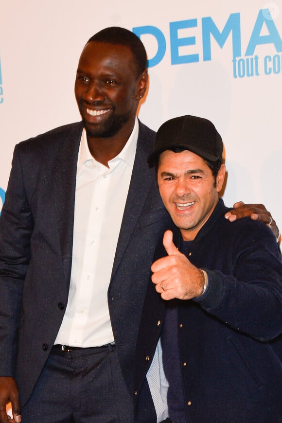 Tout comme son ami Jamel Debbouze qui a grandi comme lui à Trappes
Omar Sy, Jamel Debbouze - Avant première du film "Demain tout commence" au Grand Rex à Paris. © Coadic Guirec/Bestimage