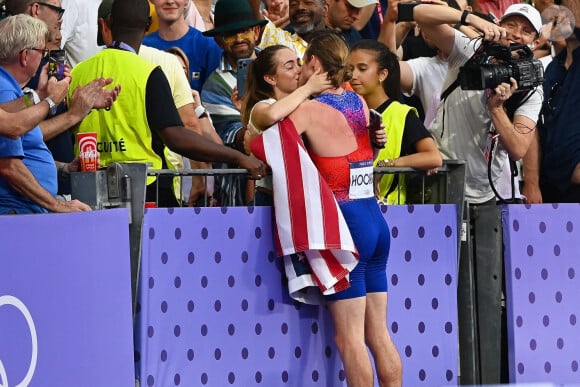 Cole Hocker des États-Unis célèbre après la finale du 1500m masculin d'athlétisme aux Jeux Olympiques de Paris 2024 à Paris, France, le 6 août 2024. Photo par Franck Castel/ABACAPRESS.COM