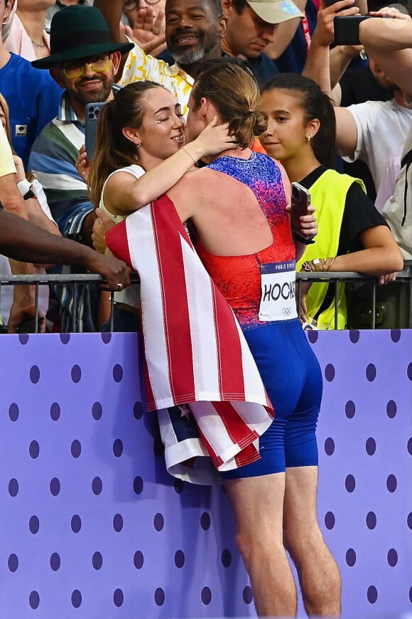 Cole Hocker des États-Unis célèbre après la finale du 1500m masculin d'athlétisme aux Jeux Olympiques de Paris 2024 à Paris, France, le 6 août 2024. Photo par Franck Castel/ABACAPRESS.COM