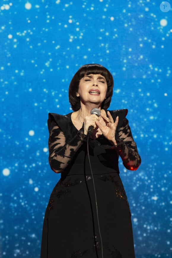 Exclusif - Mireille Mathieu - Hommage à Charles Aznavour lors de l'émission "Monsieur Aznavour", diffusée sur C8. Le 3 octobre 2019 © Jack Tribeca / Bestimage 