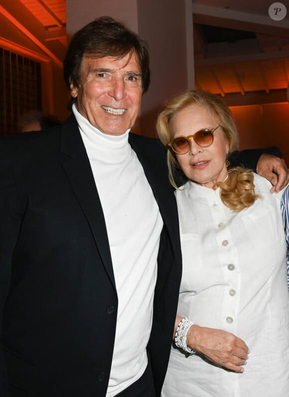 Sylvie Vartan et son mari Tony Scotti - Soirée de lancement du premier livre de R. Perez "Ma mère, Dieu et Sylvie Vartan" aux éditions Les Escales dans les salons Hoche à Paris le 29 septembre 2021. © Coadic Guirec/Bestimage 