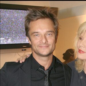 David Hallyday et sa mère dans la loge après le concert de Sylvie Vartan à l'Olympia le 18 septembre 2009