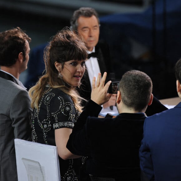 Avant de chapeauter les JO de Paris 2024, Daphné Bürki a fait ses armes au Grand Journal, avec Michel Denisot.
Daphné Bürki et Michel Denisot dans l'émission Le Grand Journal de Canal+ lors du 66e Festival de Cannes, le 15 mai 2013. Alban Wyters/ABACAPRESS.COM