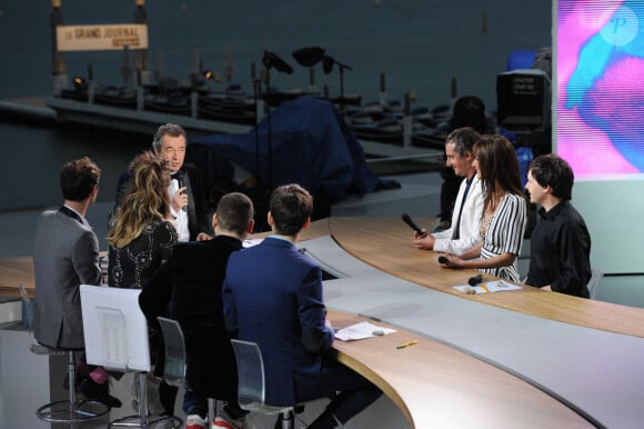 Daphné Bürki et Michel Denisot l'assurent : toutes les rumeurs de dissensions étaient totalement fantaisistes !
Daphné Bürki, Michel Denisot et Doria Tillier dans l'émission Le Grand Journal de Canal+ lors du 66e Festival de Cannes, le 15 mai 2013. Alban Wyters/ABACAPRESS.COM