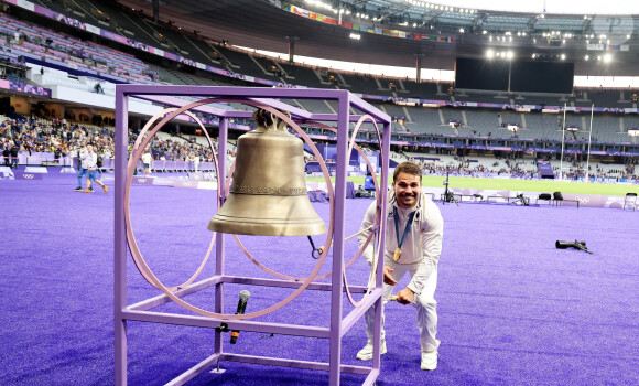 Antoine Dupont - Podium - La France remporte la finale en Rugby à 7 après sa victoire face à Fidji (et sa première médaille d'or) lors des Jeux Olympiques (JO) de Paris 2024 au Stade de France à Saint-Denis, Seine Saint-Denis, France, le 27 juillet 2024. © Jacovides-Perusseau/Bestimage 