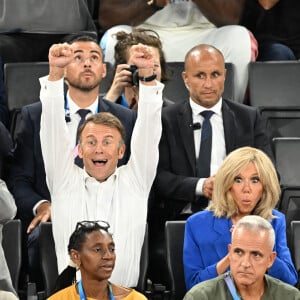 Ils se sont notmament rendus à Bercy pour voir la finale du tournoi olympique de basket-ball entre la France et les États-Unis
Le président de la République française Emmanuel Macron et la première dame, Brigitte Macron - Les célébrités assistent au match de basket féminin France - Etats-Unis (66-67) lors des Jeux Olympiques de Paris2024 (JO), le 11 août 2024. © Perusseau/ Jacovides / Bestimage 